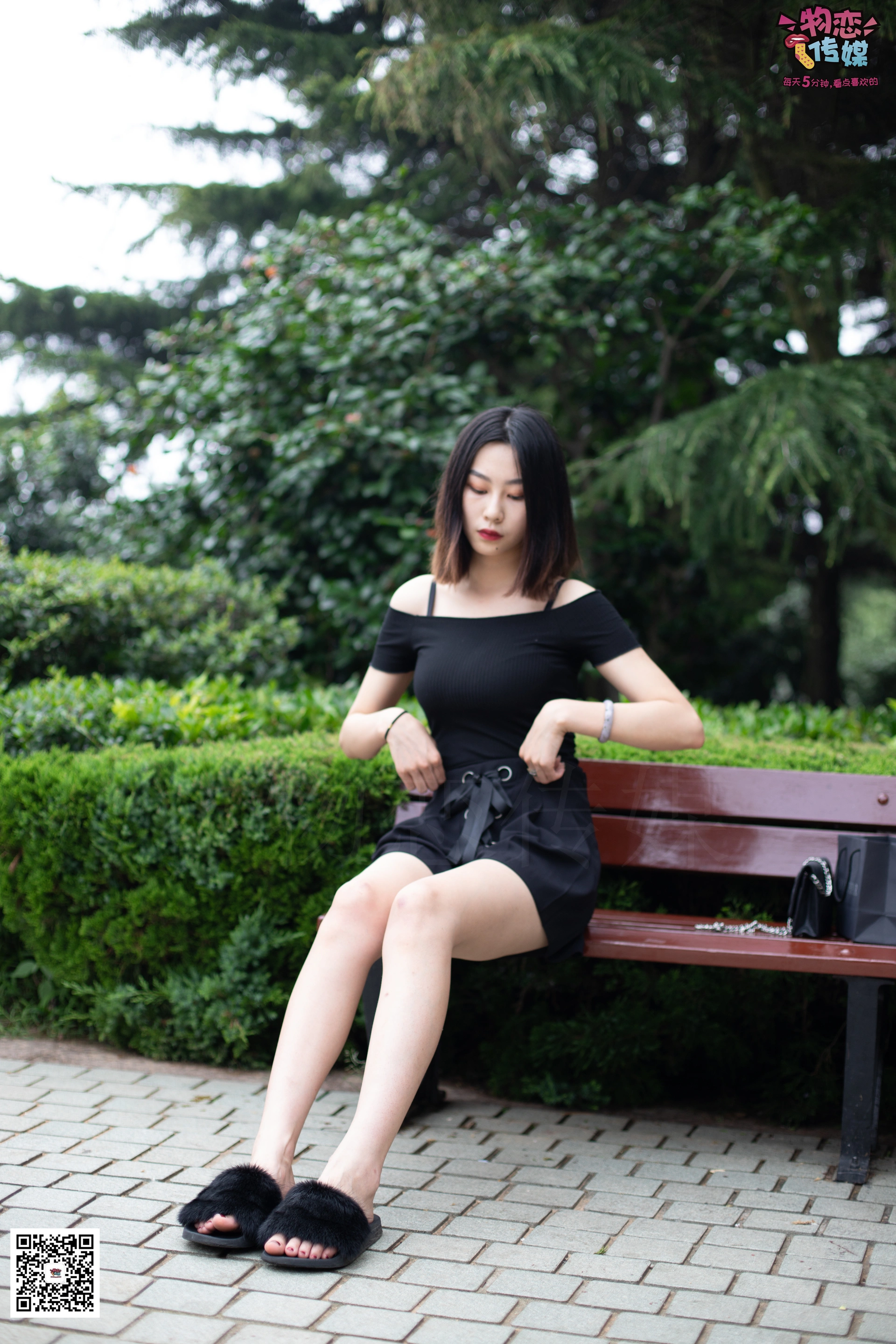第30期:剑眉星目，烈焰红唇，御姐范美女与可爱棉袜的反差萌 2